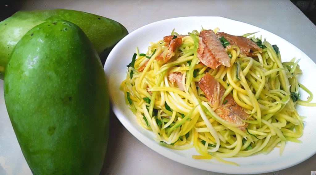 Gỏi xoài khô cá đù vừa dễ làm vừa hao cơm